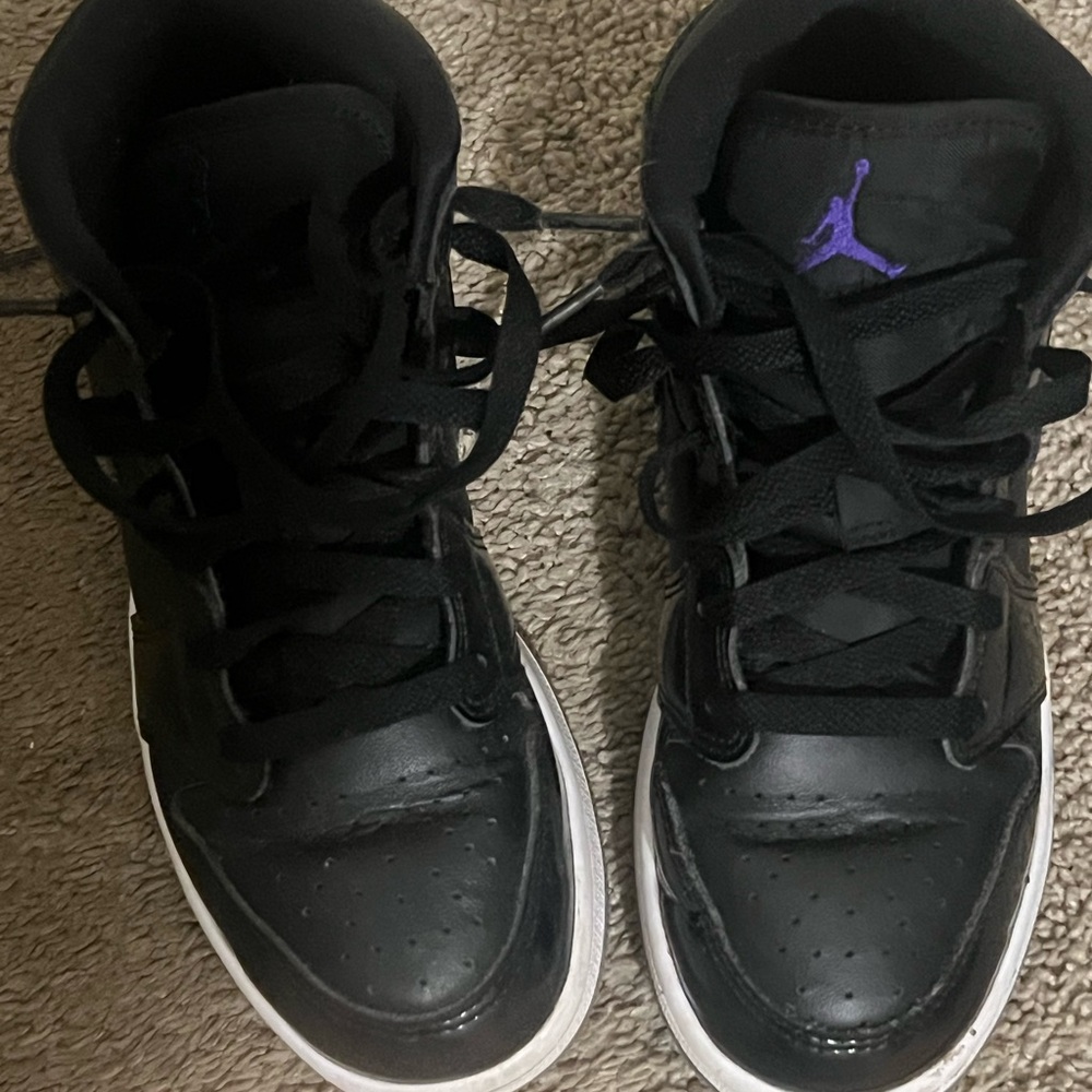 Jordan Kids Black and Purple Sneakers